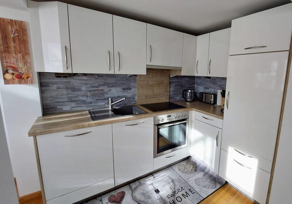 dishwasher, pet friendly, stove, toaster, kitchen