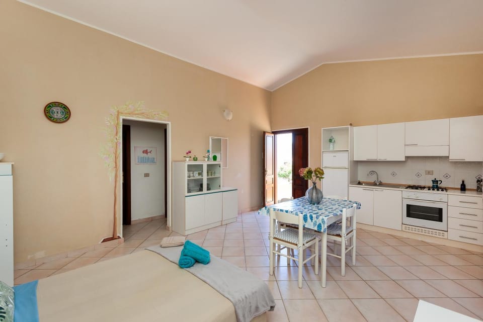 Bed, Kitchen or kitchenette, Living room, Dining area, oven, stove
