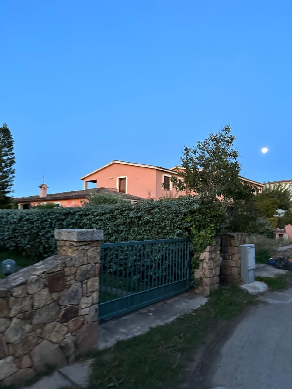 Property building, Day