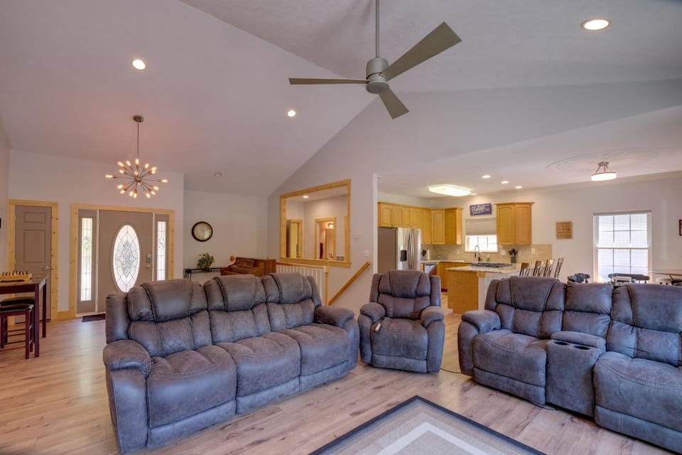 Waterfront Smith Mountain Lake Home w/ Boat Dock! House in Smith Mountain Lake