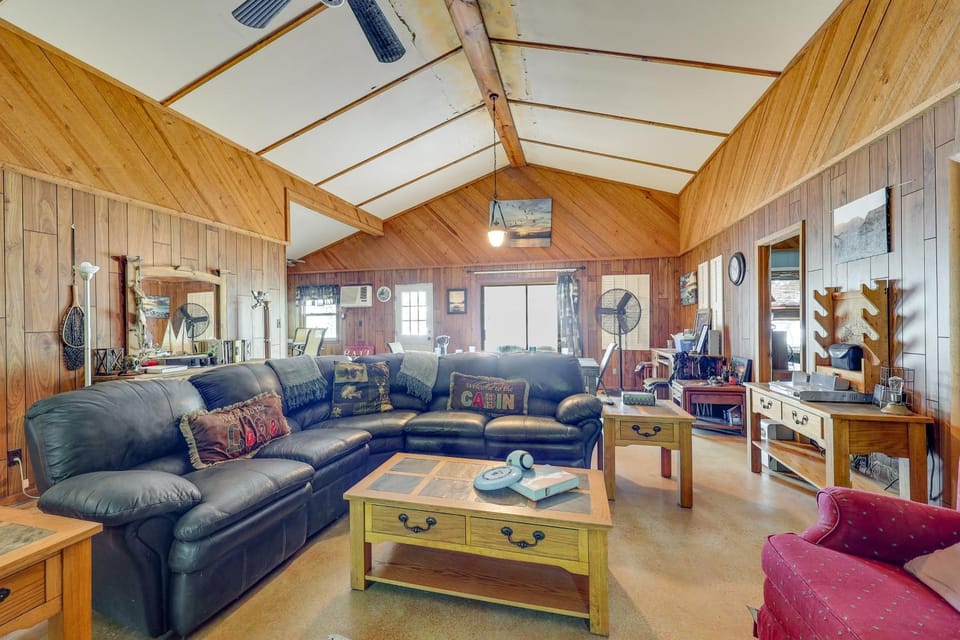 Rural Arkansas Vacation Rental with Lake Access House in Arkansas