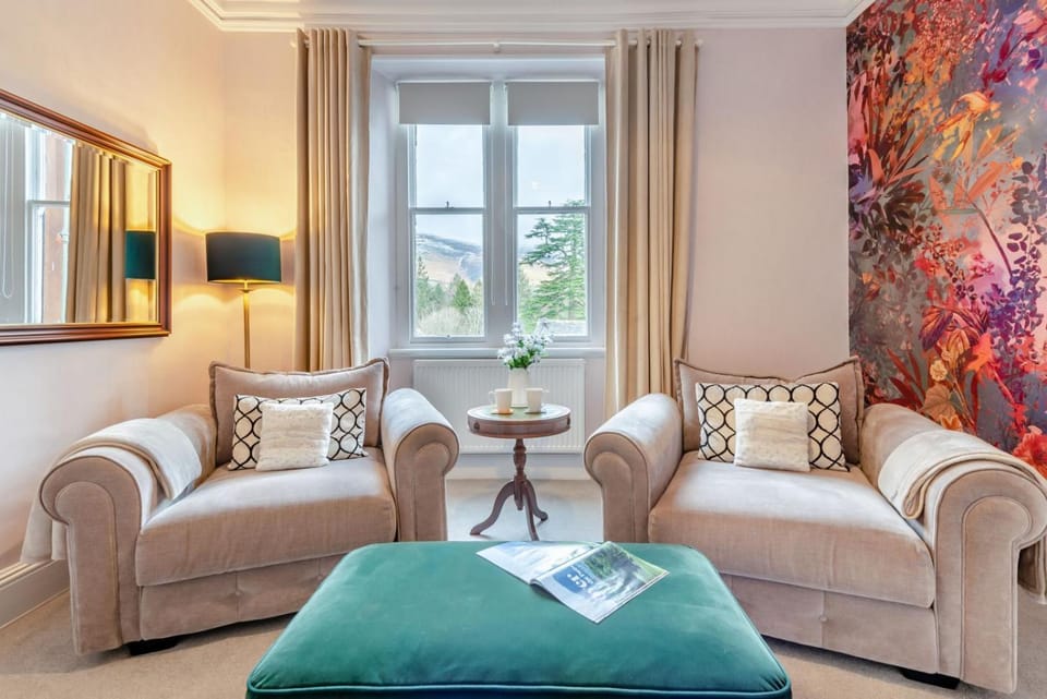 Living room, Mountain view