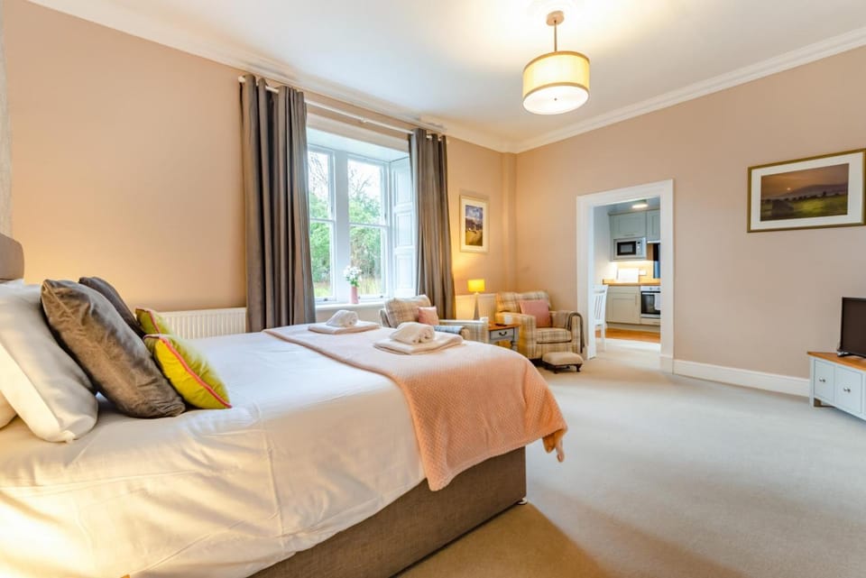 Bed, Living room, Bedroom