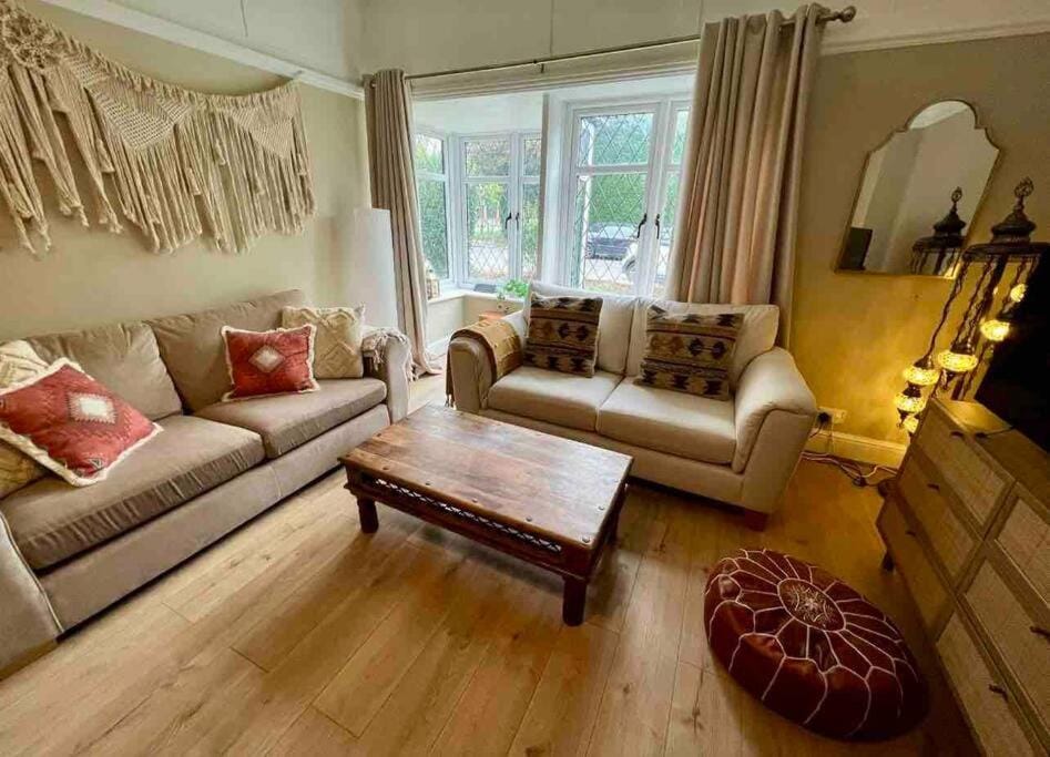 Beautiful flat sleeps 4 in Taplow Maidenhead Near Windsor and Ascot racecourses Near Legoland Apartment in Taplow