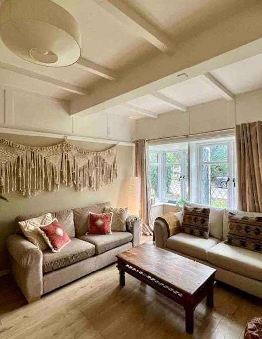 Beautiful flat sleeps 4 in Taplow Maidenhead Near Windsor and Ascot racecourses Near Legoland Apartment in Taplow