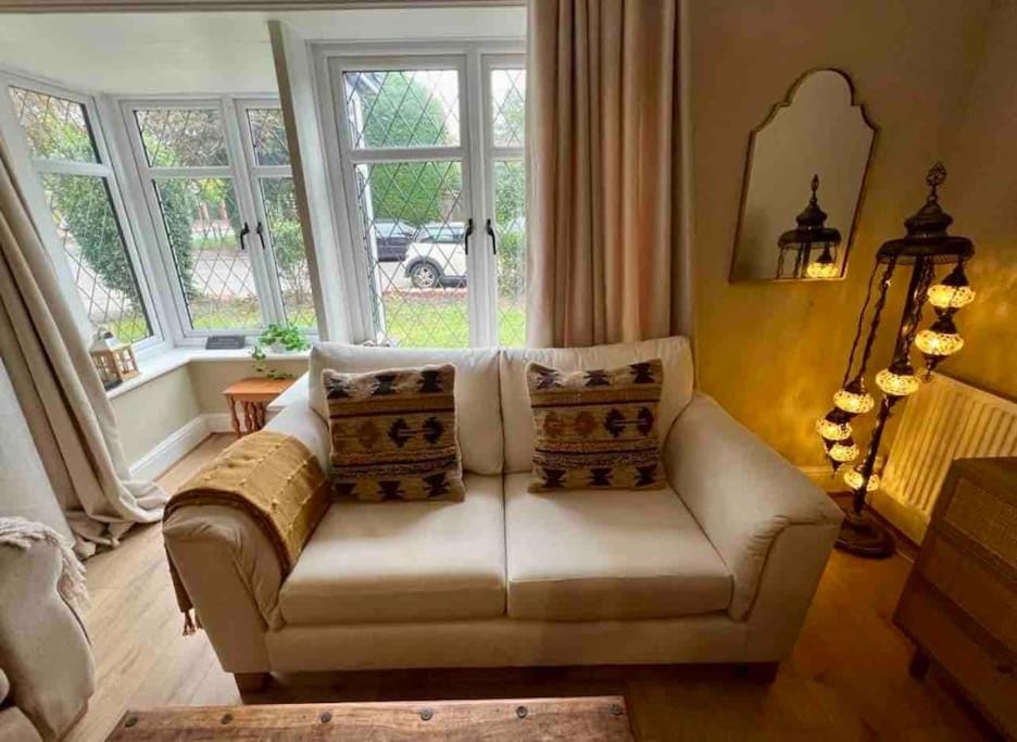 Beautiful flat sleeps 4 in Taplow Maidenhead Near Windsor and Ascot racecourses Near Legoland Apartment in Taplow