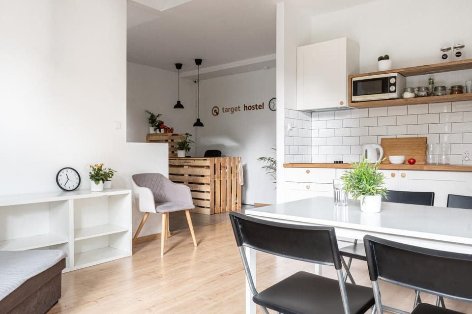 Kitchen or kitchenette, Lobby or reception, Dining area, Communal kitchen, minibar, pet friendly, stove, kitchen