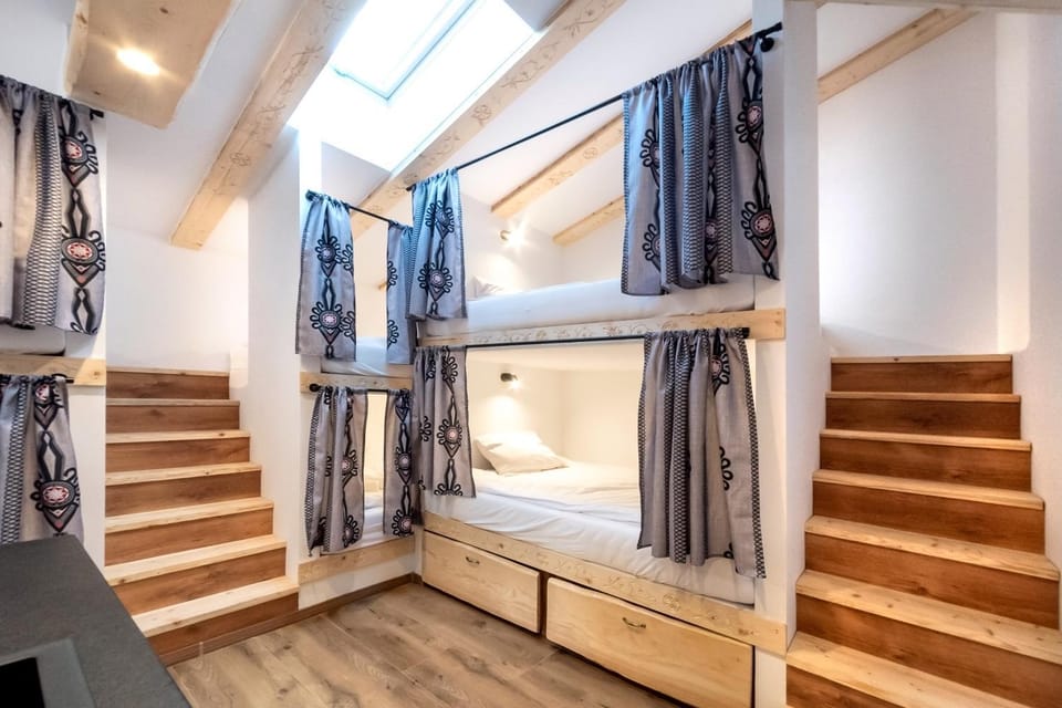 Bed, Photo of the whole room, bunk bed