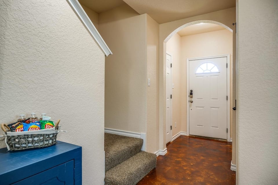 San Antonio Townhome ~ 2 Mi to Aquarium! House in San Antonio