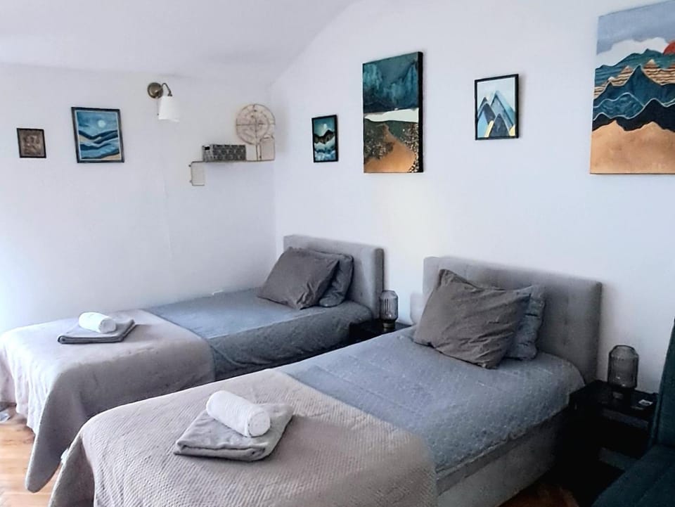 Bed, Seating area, Bedroom