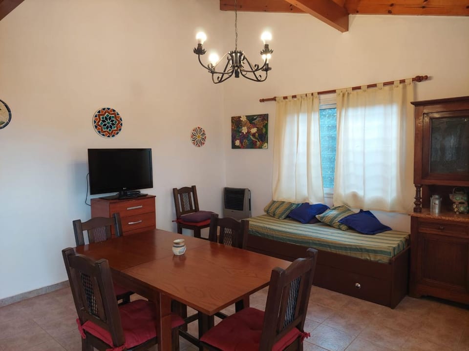 Bed, TV and multimedia, Living room