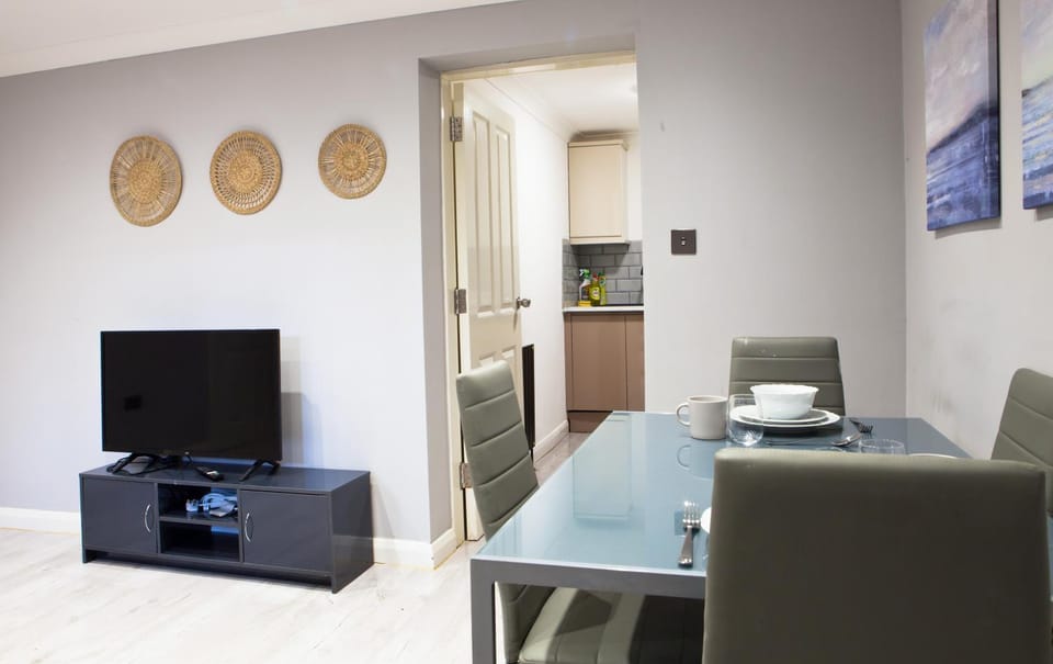 Communal lounge/ TV room, TV and multimedia, Kitchen or kitchenette, Living room, Seating area, Dining area