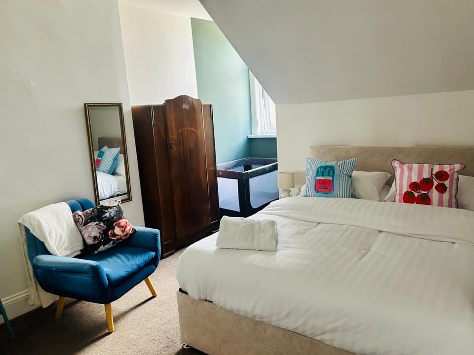 Bed, Photo of the whole room