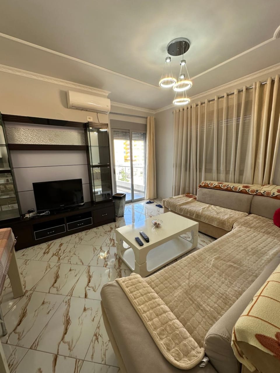 TV and multimedia, Living room, Photo of the whole room, Seating area, air conditioner