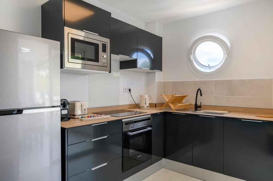 Coffee/tea facilities, minibar, pet friendly, stove, toaster, washing machine, kitchen