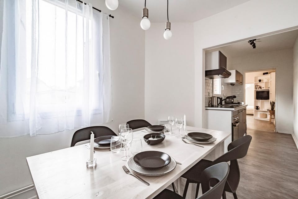 Dining area, minibar, pet friendly, stove