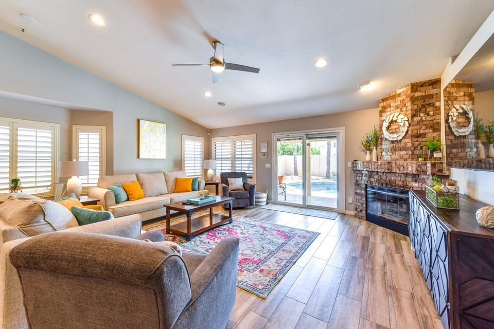 Relax Poolside & Golf: Family Gem in North Phoenix House in Phoenix