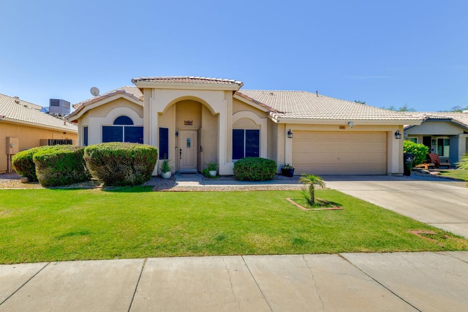 Relax Poolside & Golf: Family Gem in North Phoenix House in Phoenix