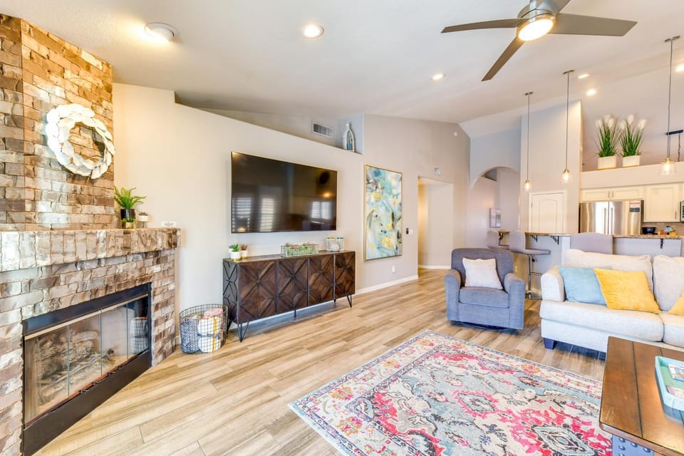Relax Poolside & Golf: Family Gem in North Phoenix House in Phoenix