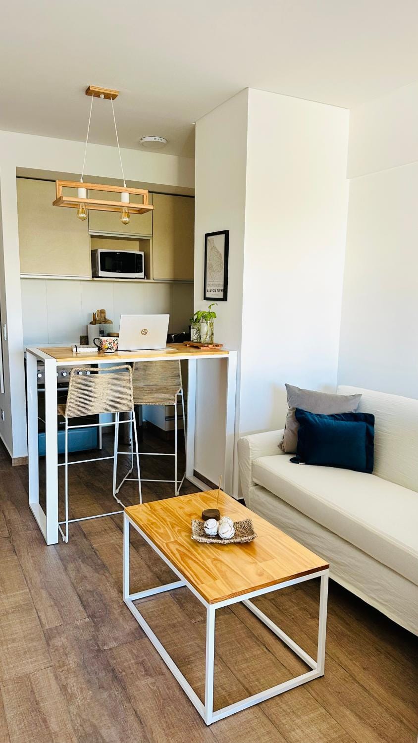 Kitchen or kitchenette, Living room, Seating area, Dining area, minibar, pet friendly