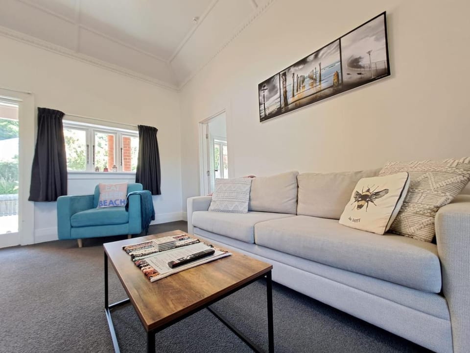 St Clair Stay Walk to the Surf - 2 bedrooms House in Dunedin