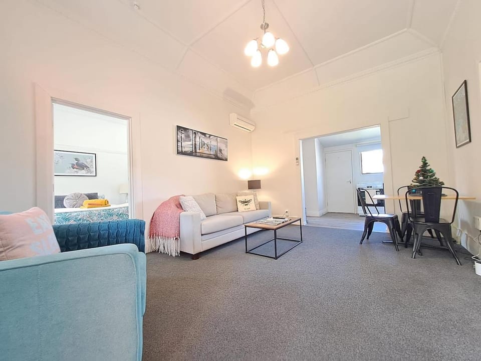 St Clair Stay Walk to the Surf - 2 bedrooms House in Dunedin