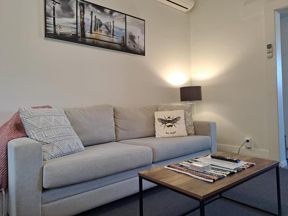 St Clair Stay Walk to the Surf - 2 bedrooms House in Dunedin