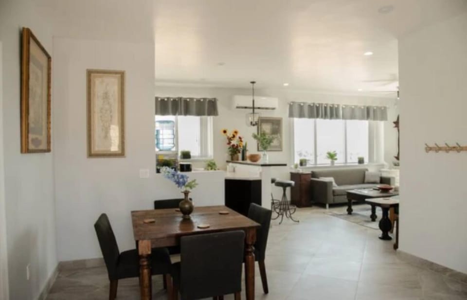 Living room, Dining area