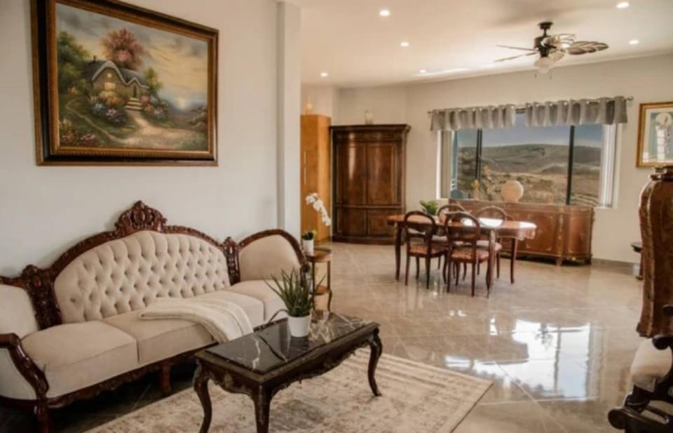 Seating area, Dining area