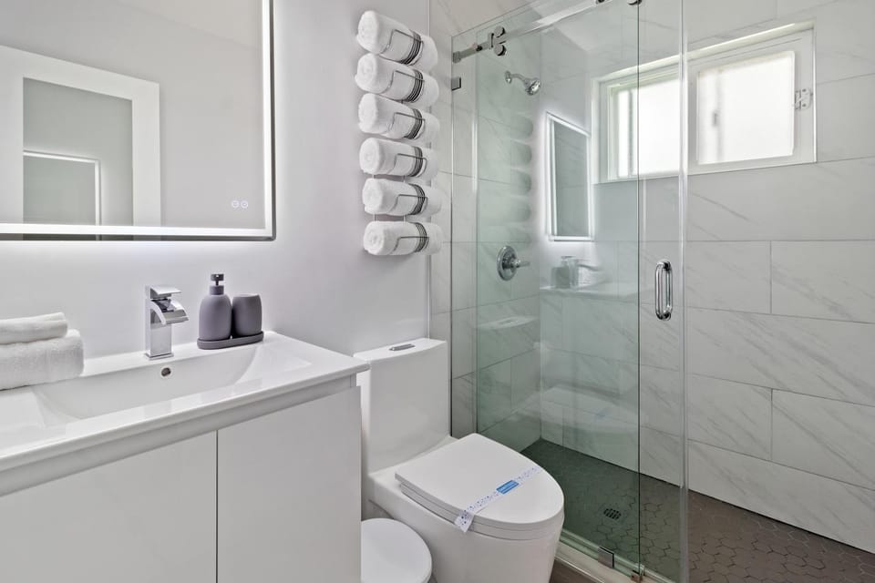 Shower, Bathroom, towels