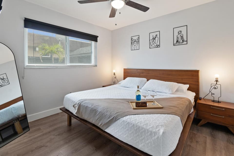 Stylish Dania Beach Stay Beach, Cruise Port FLL Airport Apartment in Dania Beach