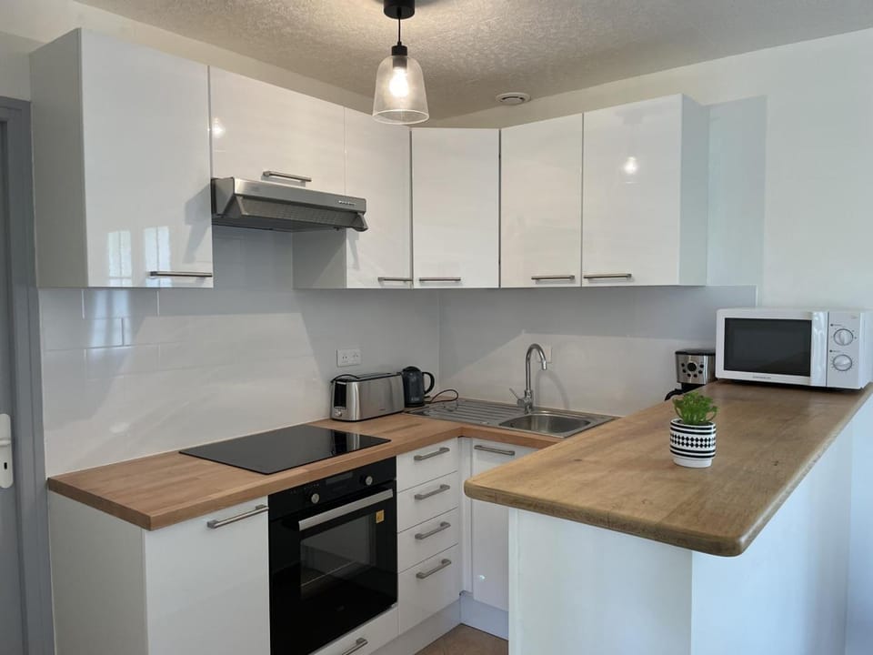 Maison Confortable avec Grand Jardin et Wifi Inclus - FR-1-489-446 House in Auvergne-Rhône-Alpes
