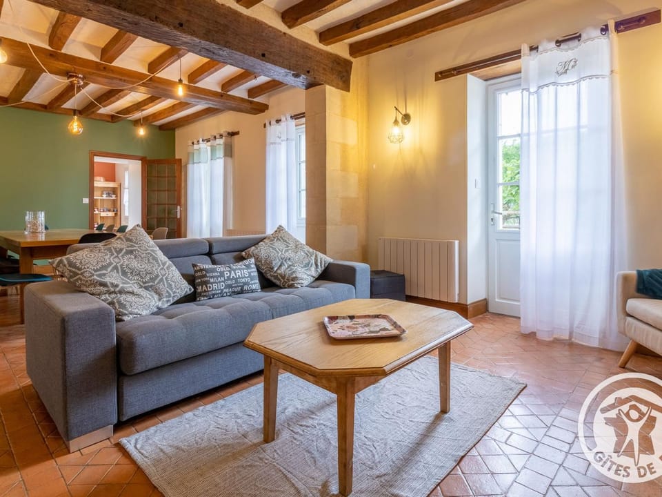 Gîte de groupe avec salle de jeux, jardin 4000m², proche forêt de Chandelais et Zoo de la Flèche - FR-1-622-56 House in Pays de la Loire