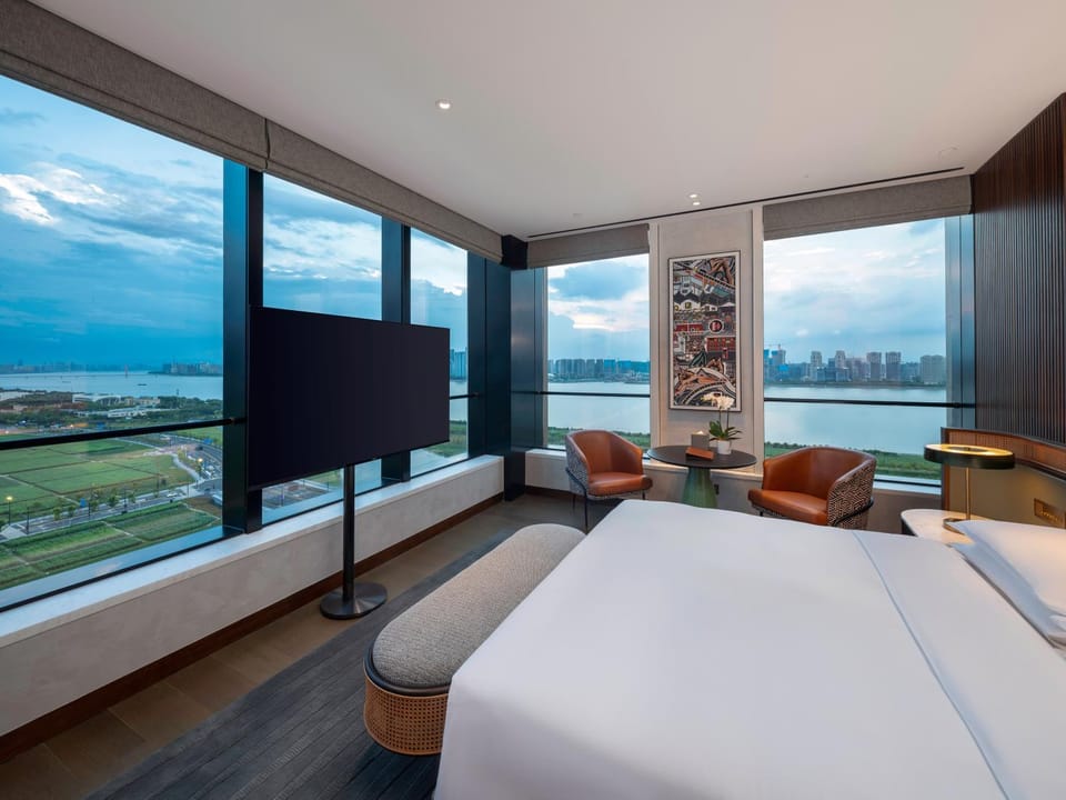 Bed, Natural landscape, TV and multimedia, View (from property/room), Living room, Bedroom