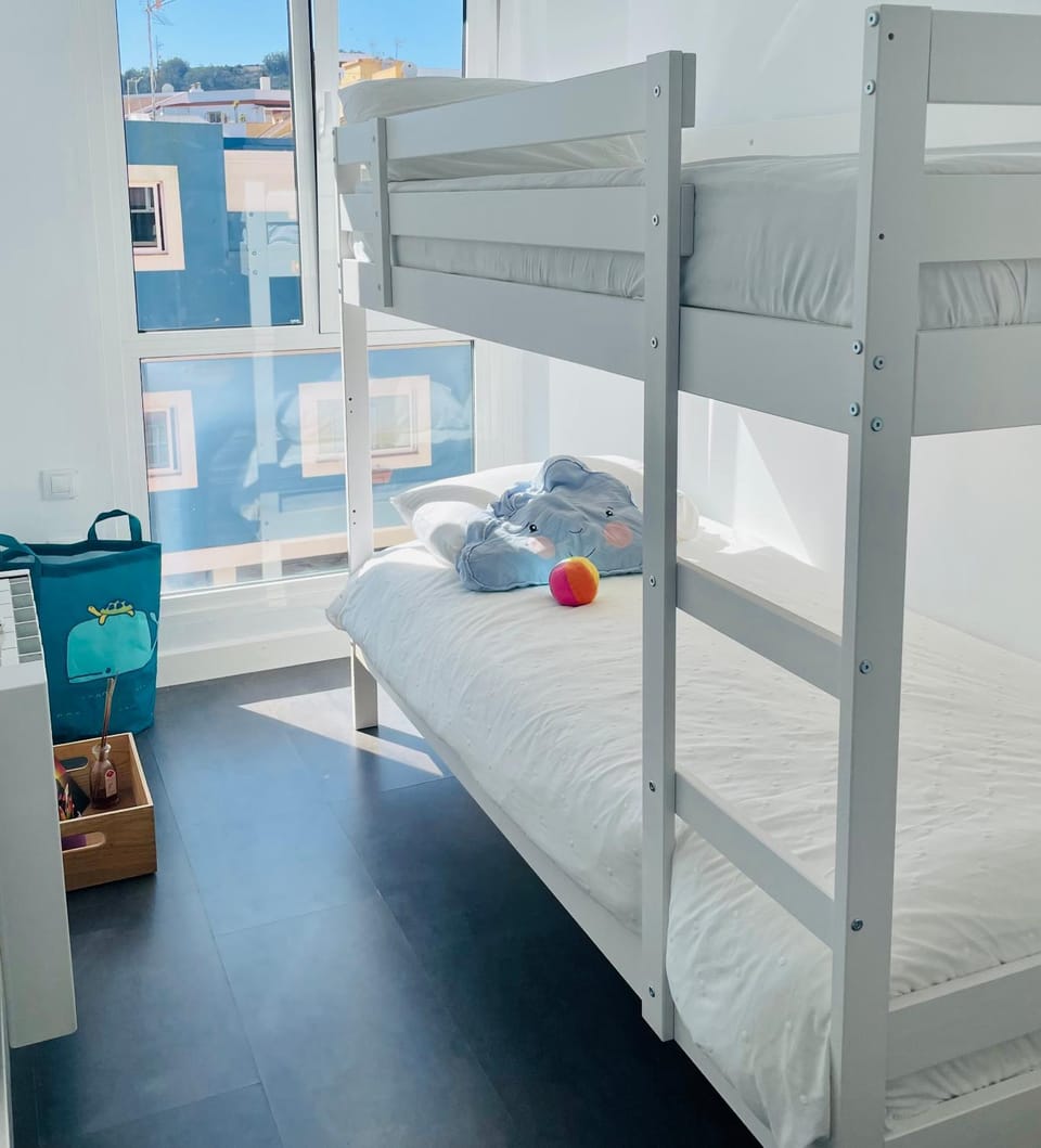 Bed, Photo of the whole room, Bedroom, Street view, bunk bed, Quiet street view