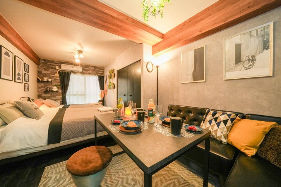 Bed, Living room, Dining area, Bedroom