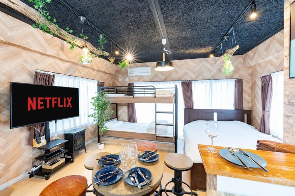 Bed, TV and multimedia, Living room, Photo of the whole room, Dining area, Evening entertainment, Bedroom, hair dresser