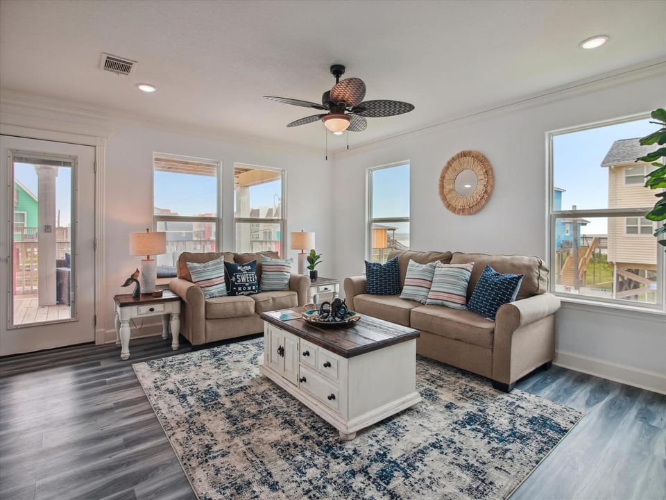 Balcony/Terrace, Living room, Seating area, furniture