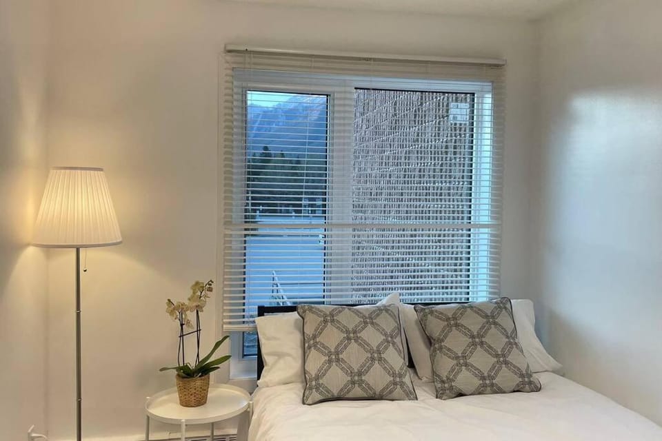 #204 Cozy Mountain View 2BR in Canmore DT Apartment in Canmore