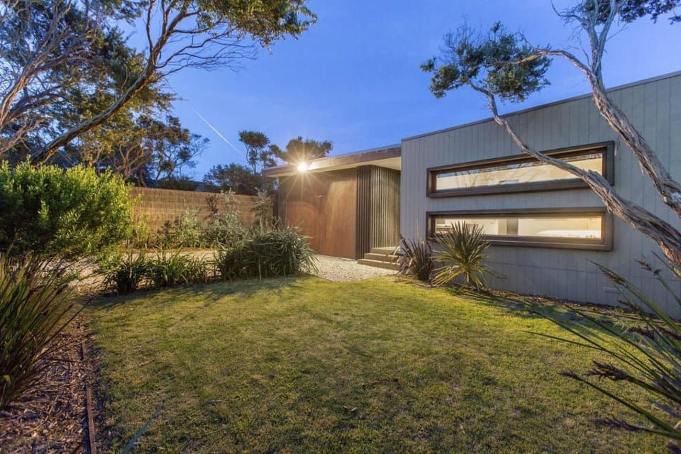 Property building, Facade/entrance, Garden, Garden view