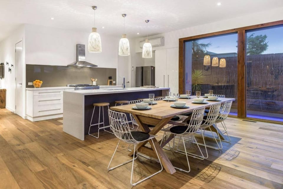 Kitchen or kitchenette, Dining area, pet friendly, stove