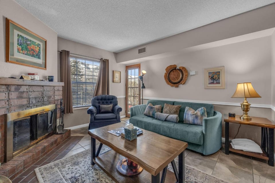 Cozy 1BDR with Views Free Parking Near Bus Stop House in Park City