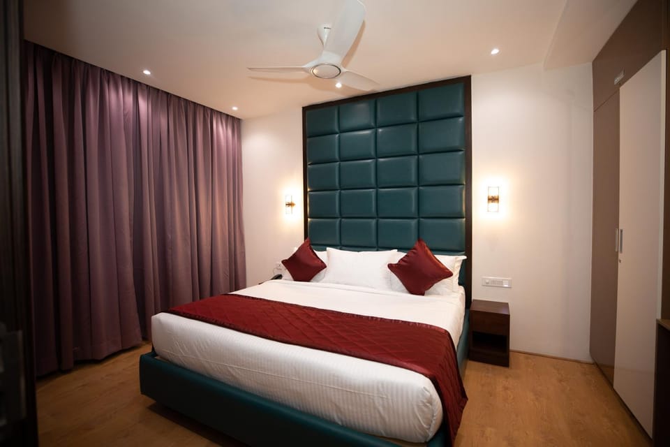 Bedroom, fireplace
