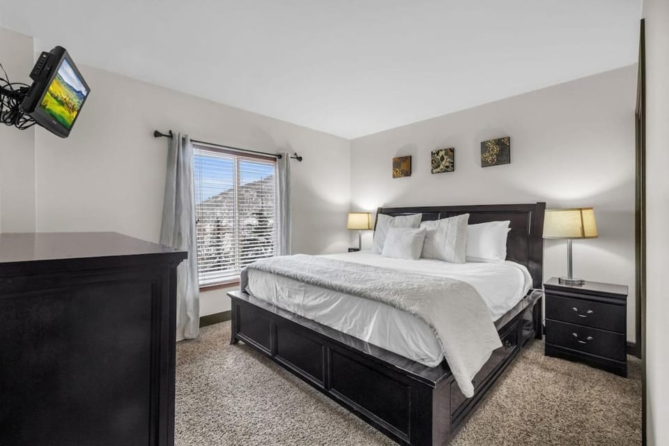 Modern 2BR Condo Near Ski Lift Walk Everywhere House in Park City