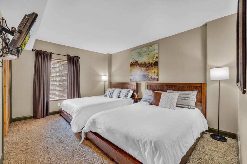 Modern 2BR Condo Near Ski Lift Walk Everywhere House in Park City