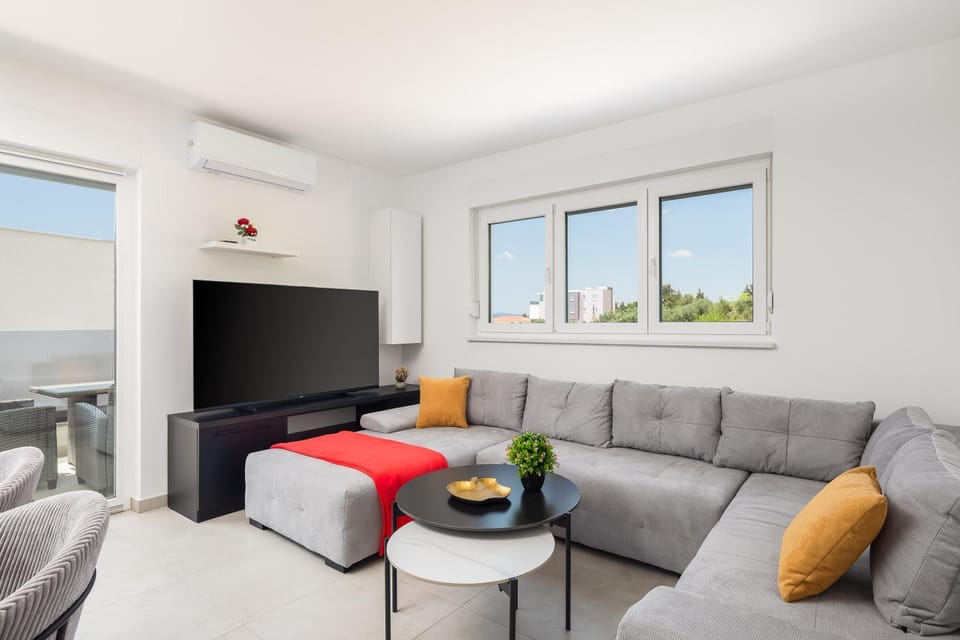 Lucas - Luxury apartments with parking Apartment in Makarska