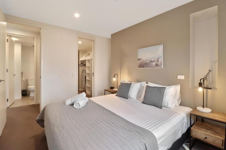 Terminus Apartment I Steps from Geelongs Buzz Apartment in Geelong