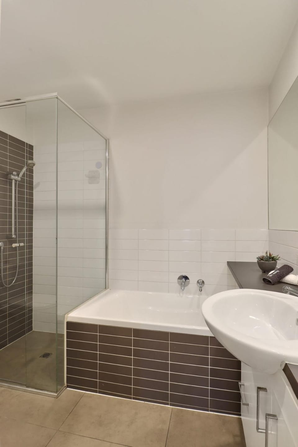 Terminus Apartment I Steps from Geelongs Buzz Apartment in Geelong