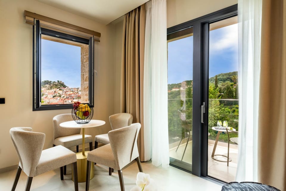 Natural landscape, View (from property/room), Balcony/Terrace, Living room, Seating area, Dining area