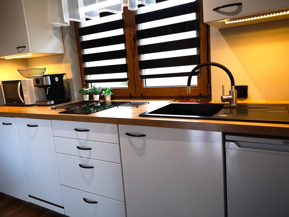 Coffee/tea facilities, Kitchen or kitchenette, Other, Other, Other, dishwasher, microwave, stove